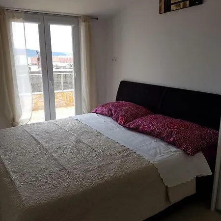 Dijana Apartment *
