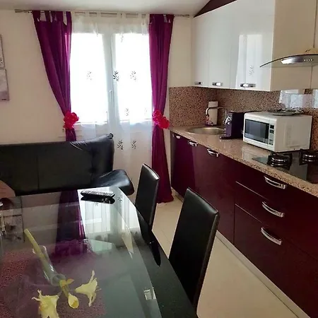 Dijana Apartment Kastela