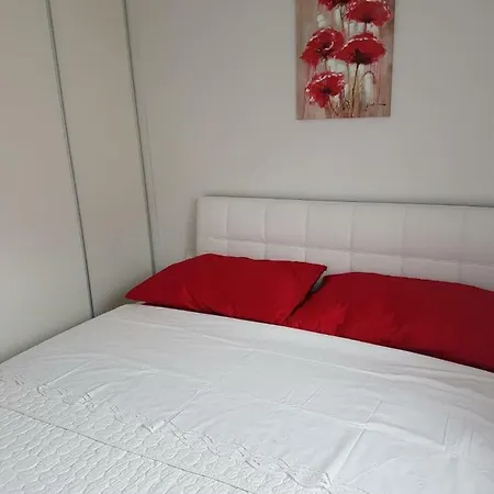 Dijana Apartment *