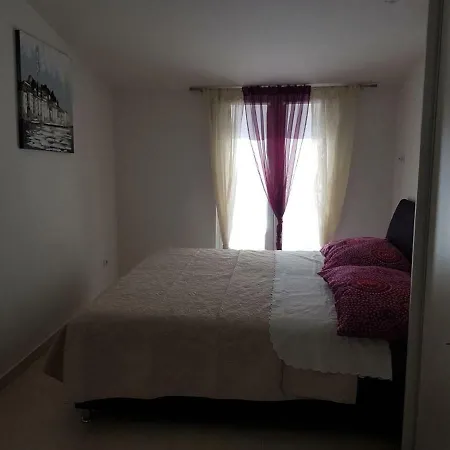 Dijana Apartment *